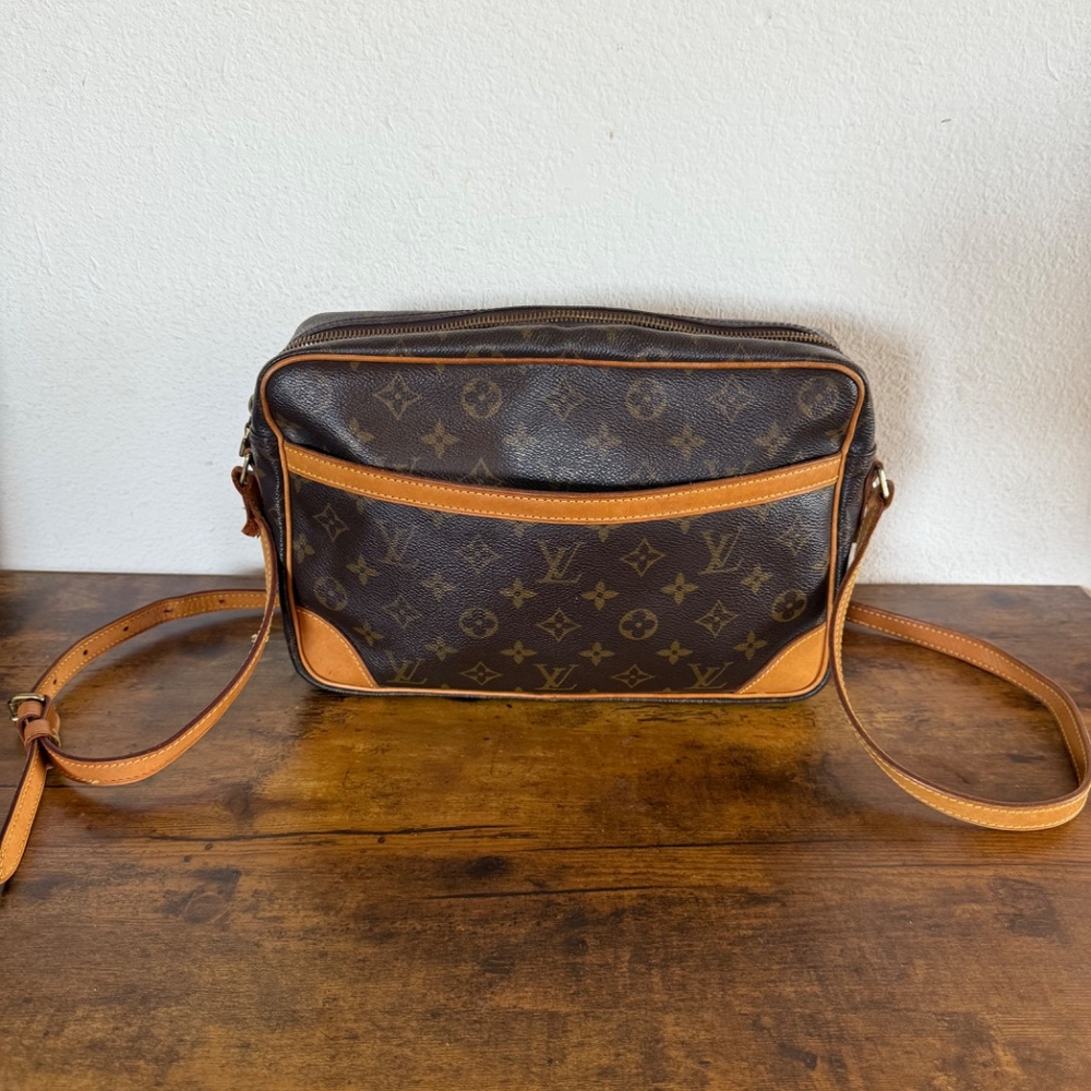 Louis Vuitton Crossbody Trocadero 30 - Picture 3 of 16